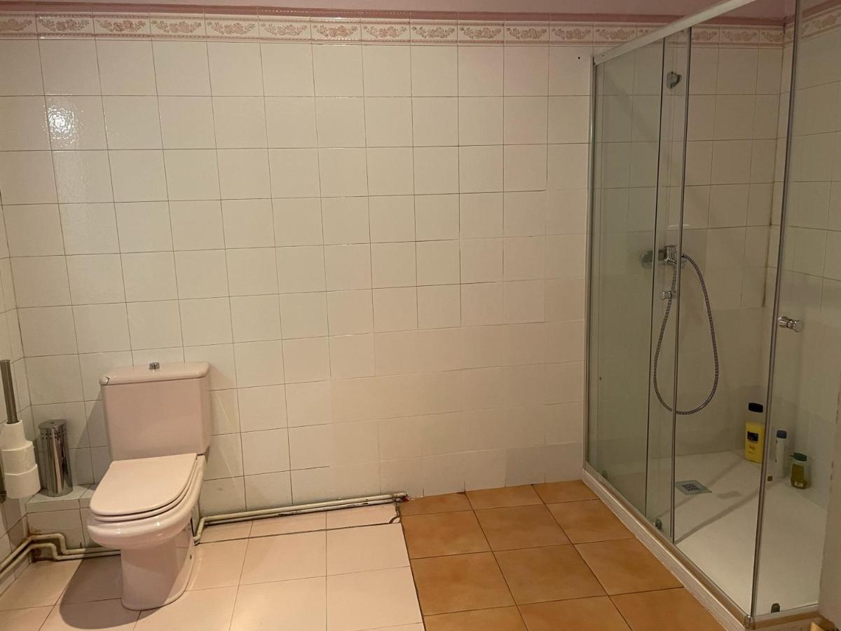 Leon Habitaciones Madrid Extérieur photo