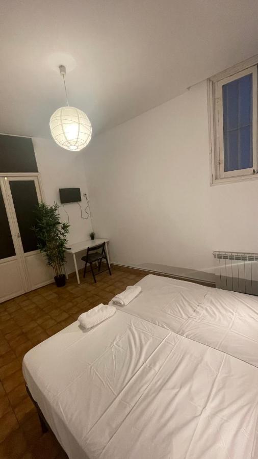 Leon Habitaciones Madrid Extérieur photo