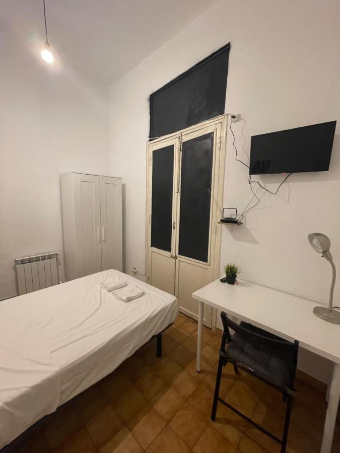 Leon Habitaciones Madrid Extérieur photo