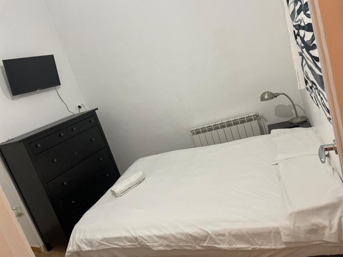 Leon Habitaciones Madrid Extérieur photo